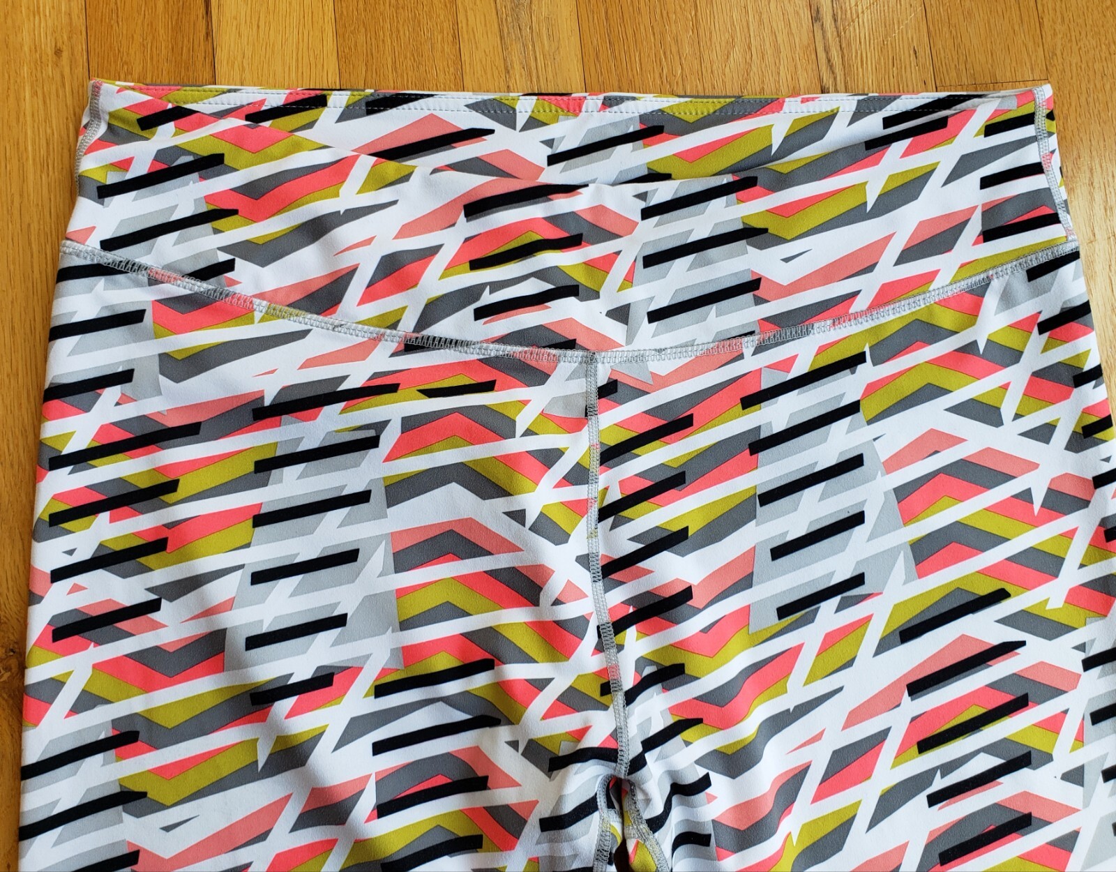 FABLETICS green, white, gray geometric stretch at… - image 2