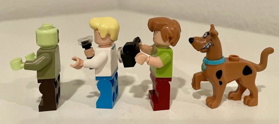 LEGO 75902 Scooby-Doo The Mystery Machine – 100% Complete w/ Minifigs & 1 manual - Image 4 of 4