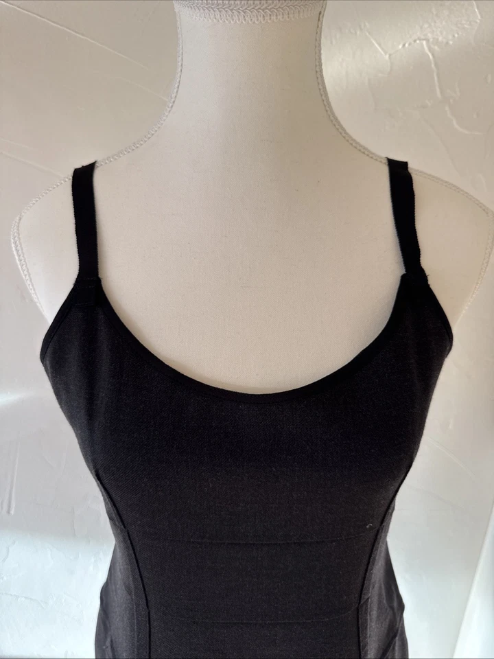 Vestido Theory con tiras finas de lana hasta la rodilla gris carbón talla 8 usar para trabajar Foto 3 de 4