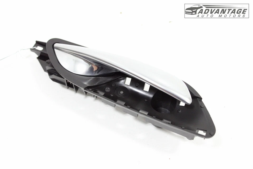 Cadillac XT4 2019-2025 panel de puerta lateral derecha interior manija interior OEM Foto 3 de 4