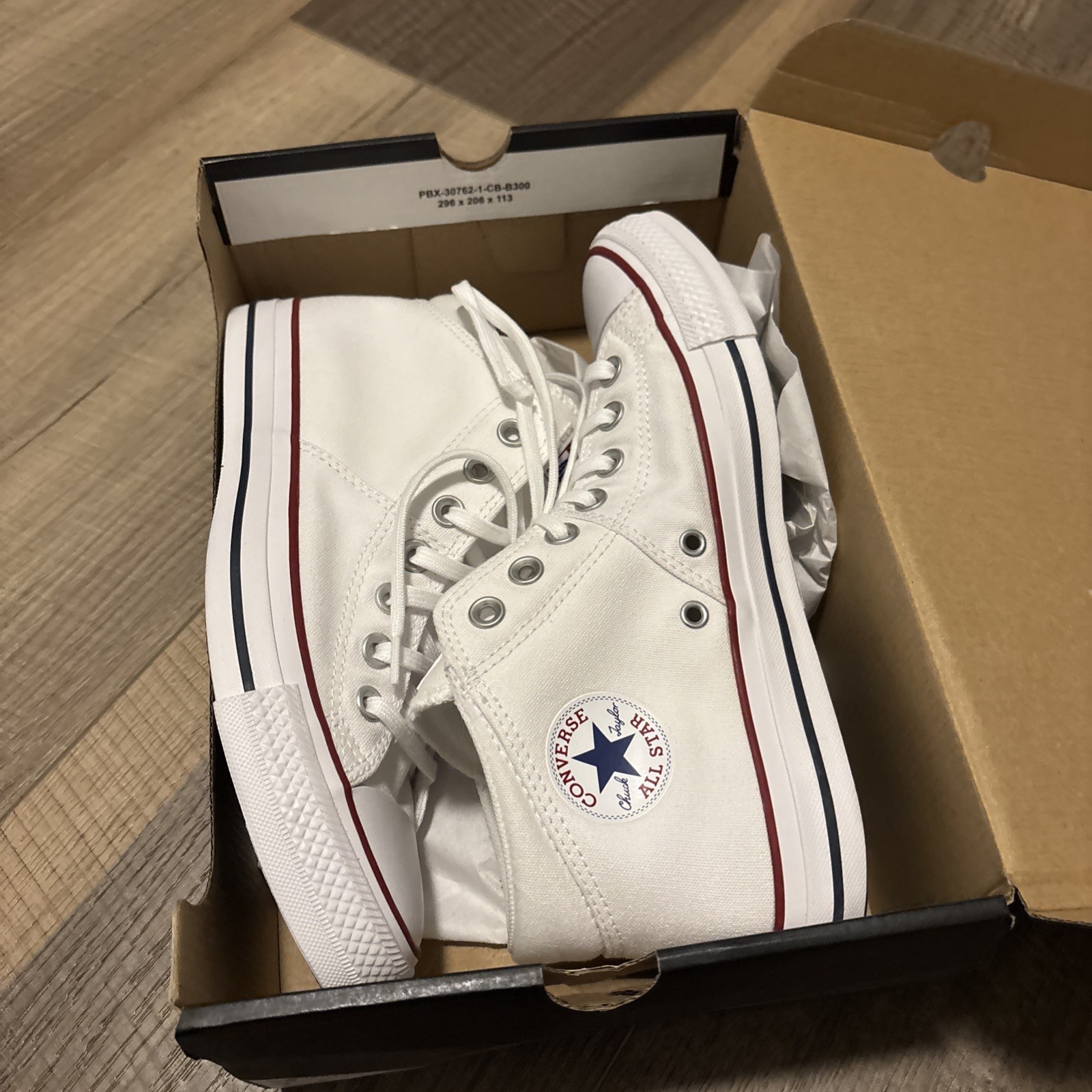Brand New But Damaged Box Size 9.5 Converse Madison Mid 9.5 Women’s White thumbnail 8