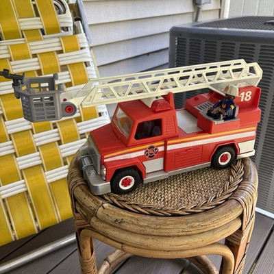 Playmobil Fire Engine Vehicle Ladder First Responder Firetruck 2012 with Figure