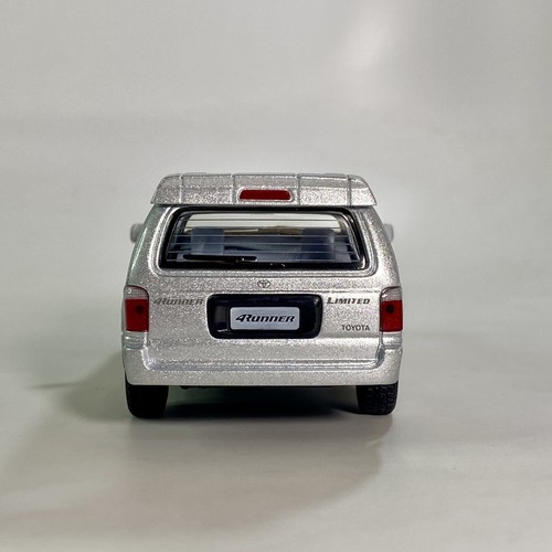 SUV diecast Kinsmart Toyota 4Runner plateado escala 1:36 raro - Imagen 7 de 13