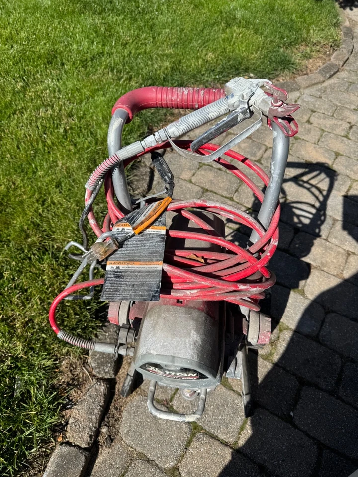 Titan xl335 Paint Sprayer - Image 2 of 2