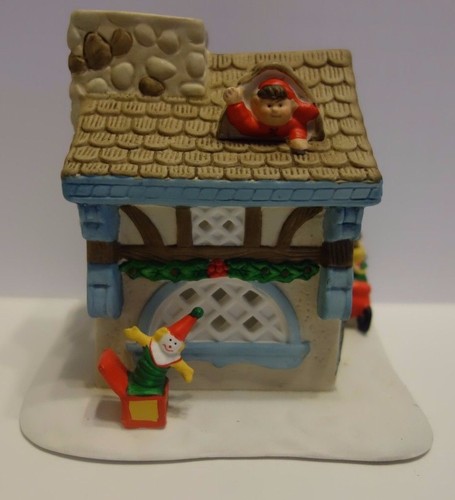 PartyLite P0269 Taller de Papá Noel Casa de Navidad con Elfos - Imagen 4 de 5