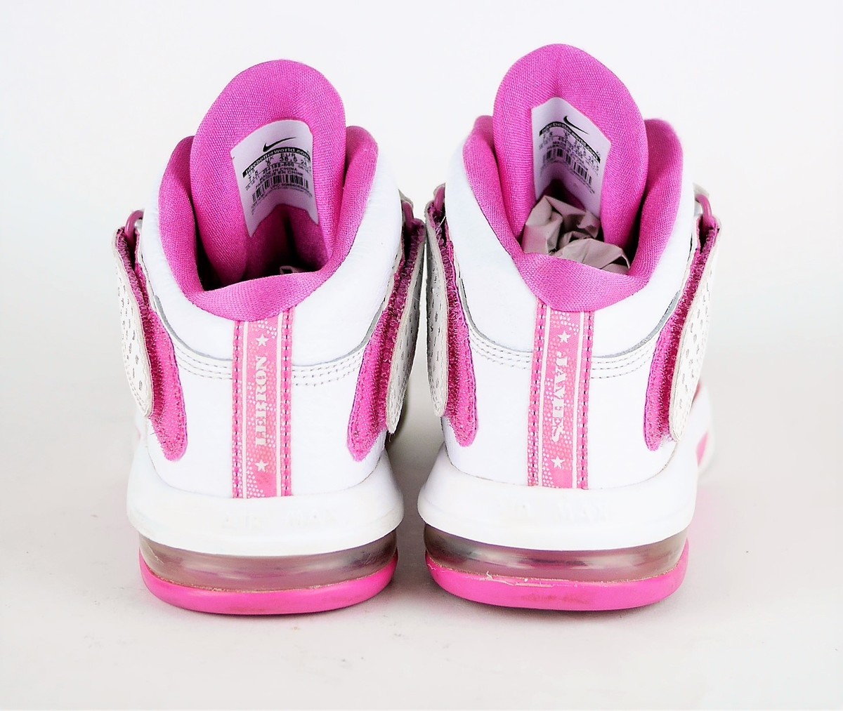 lebron james breast cancer awareness shoes