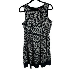 Vince Camuto Dress Size 8 Black/White Print Peplum Skater Sleeveless Women's