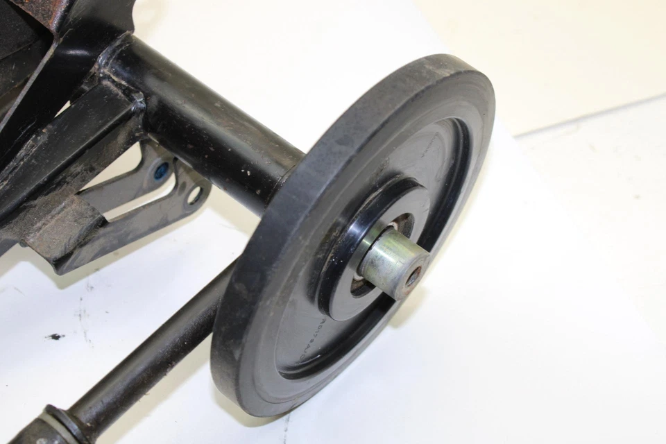 Yamaha Mountain Max 700 2002 OEM brazo de pivote de par trasero 8CR-47332-10-00 SY95 Foto 3 de 4