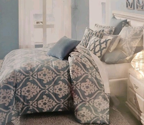 Michael Amini Tucson 9-Piece Queen Comforter Set, Turquoise - Picture 1 of 5