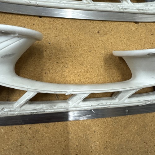 Tuuk LIGHTSPEED Edge Right & Left Holders 246 white skate blade holder - Picture 3 of 23