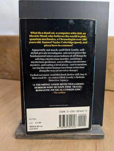 DIRK GENTLE'S HOLISTIC DETECTIVE AGENCY - Douglas Adams ~ 1988 Pan Paperback Ed. - Bild 4 von 12