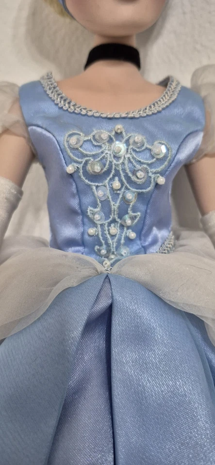 Muñeca grande de porcelana Disney Cenicienta recuerdo la llave de latón Inc 16" de alto azul Foto 3 de 4