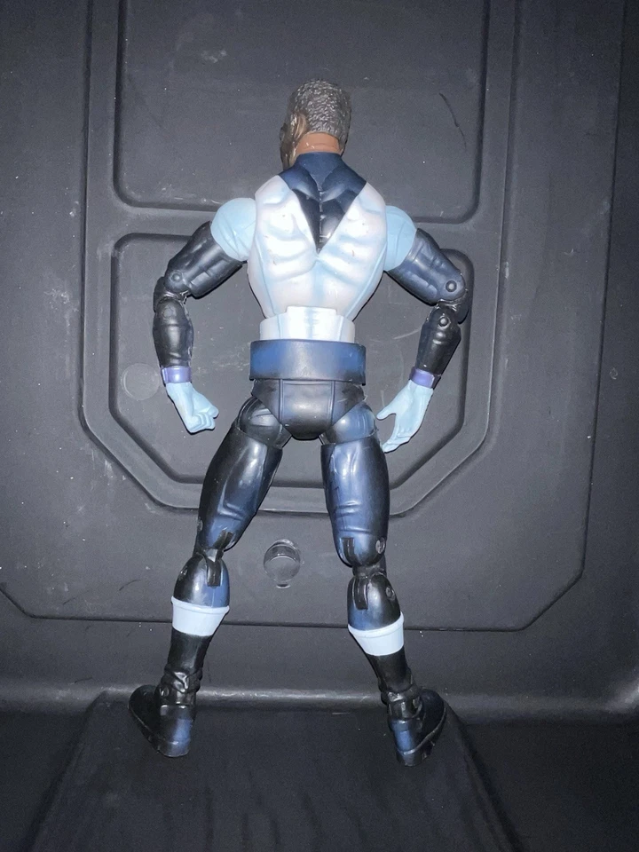 Boneco Marvel Universe escala 3,75" Bill Foster Golias 12" como mostrado TH37 - Imagem 2 de 2