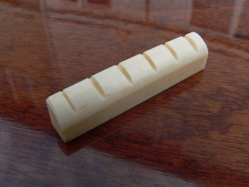 Aged Bone Saddle and Nut set for 6 String Acoustic / Folk guitar 72mm / 43mm - Picture 4 of 4