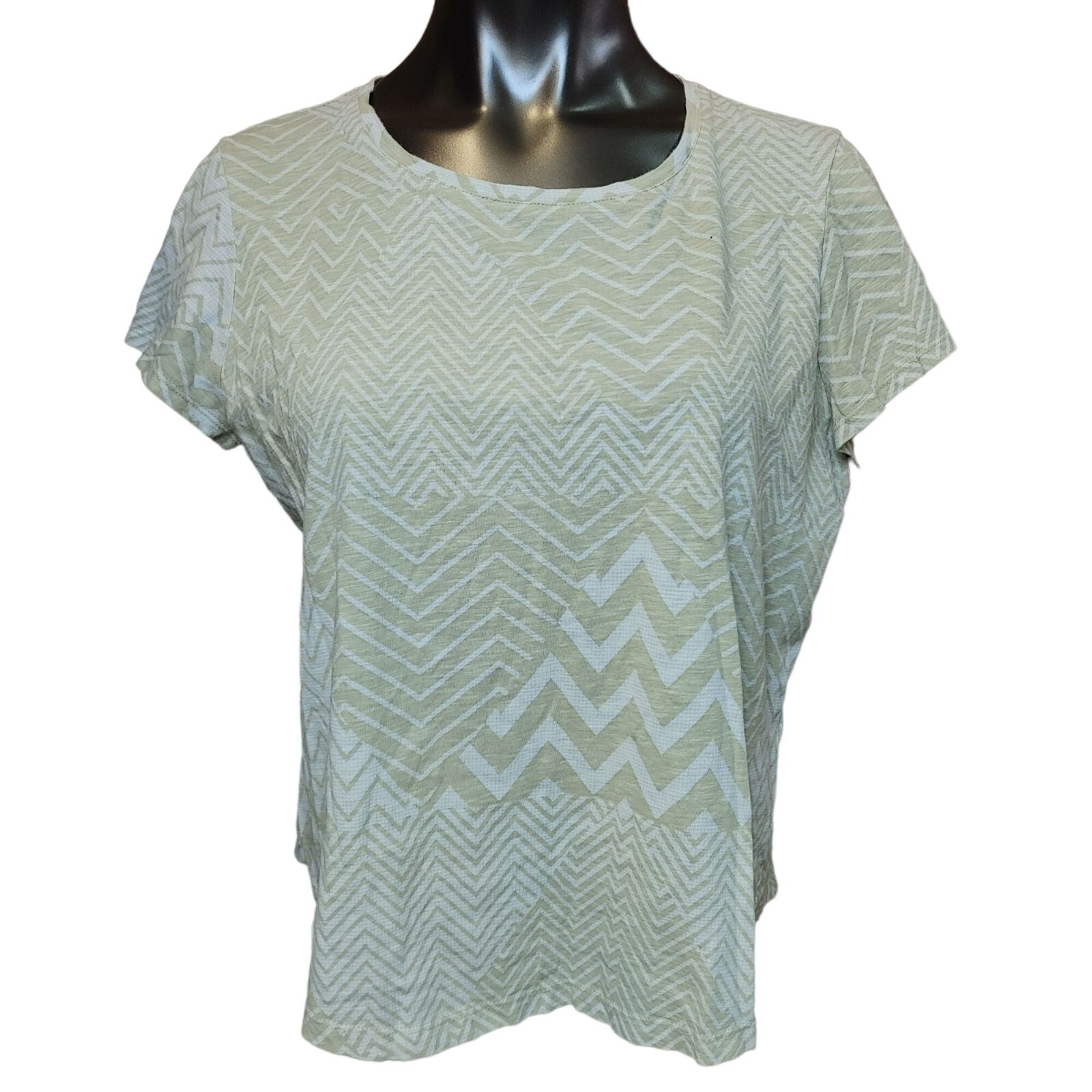 Chico's Women's Beige Zig Zag Pattern Basic Short… - image 1