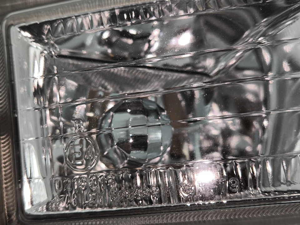 Luces antiniebla para parachoques delantero Mitsubishi JDM Chariot Grandis GF-N84W 1997 Foto 4 de 4