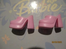 BARBIE DOLL / PAIR OF SHOES: BOOTS, PUMPS ....... (691)
