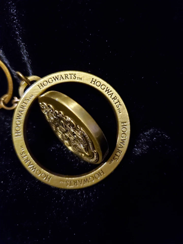 Harry Potter Keychain Platform 9 And 3/4 - Spinning Keychain - Image 4 of 4