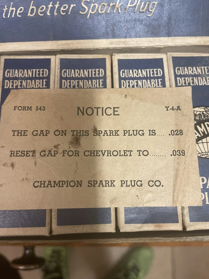 Rare Champion NOS Full Box 10- Y-4-A  Made In Canada 10mm 5/8” Hex Spark Plugs - Image 3 of 4