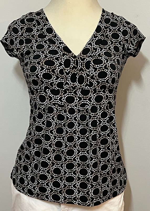 Geoffrey Beene Sport Geometric Print  Shirt Sleeve Top With V-Neck - SIZE M