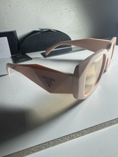 Gafas de sol PRADA rosa claro pequeñas (totalmente nuevas con estuche y accesorios)