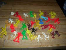 Lot 17A Vintage Plastic Toy Action Figures Western Cowboys Native Americans