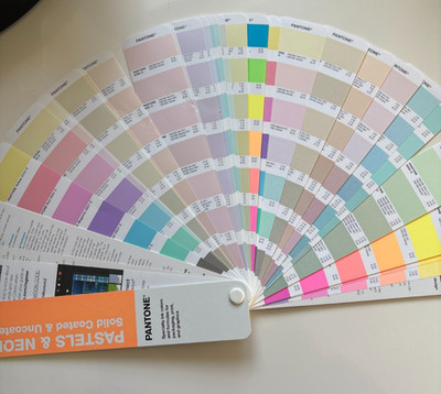 Pantone Pastels & Neons - beschichtetes und ungestrichenes Buch