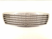 Mercedes-Benz E W211 2004 Kühlergrill 2118800383 VIA41555