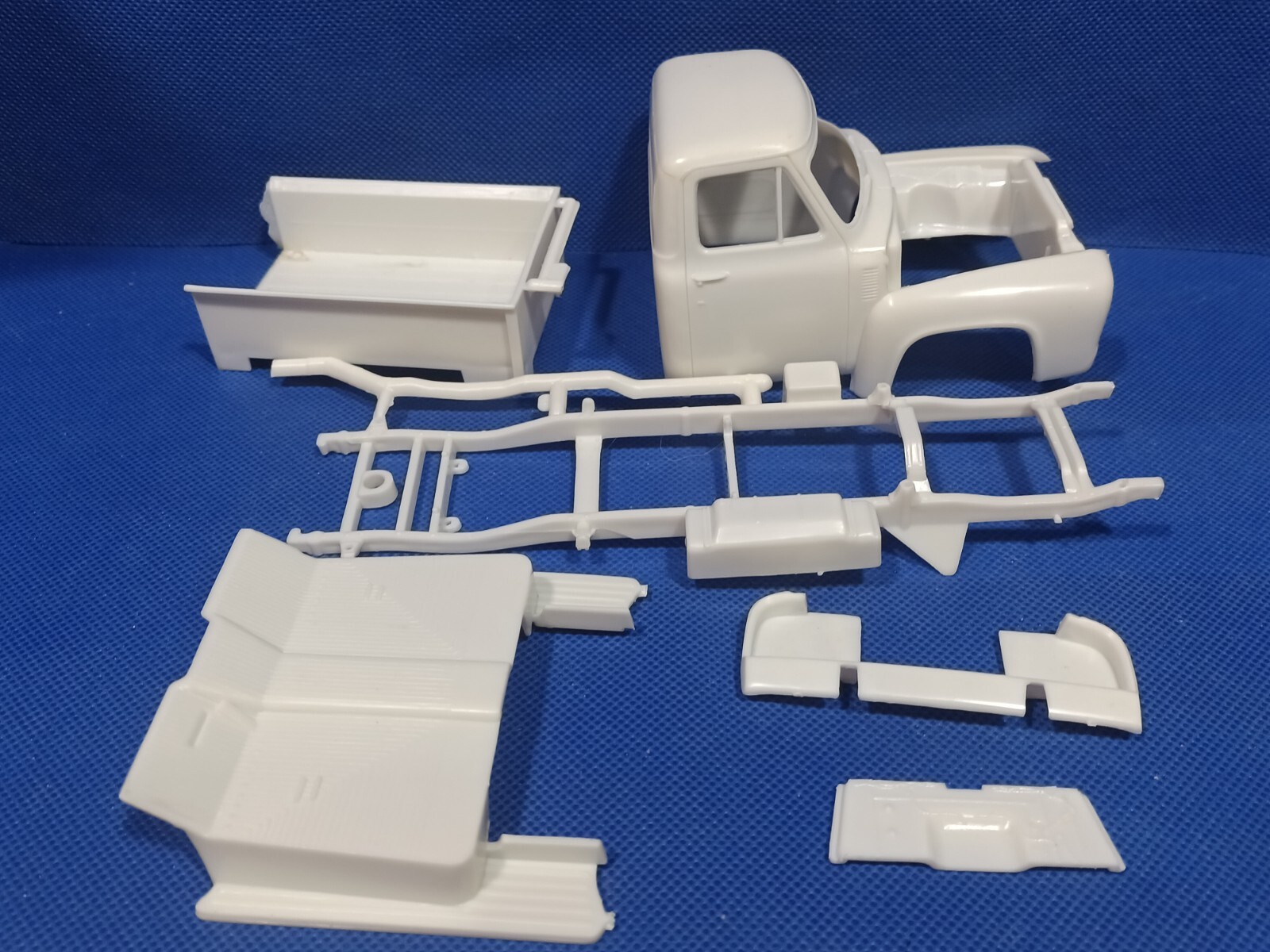 🌟 Body Shell & Frame 1953 Ford F100 1:25 Scale 1000s Model Car Parts 4 ...