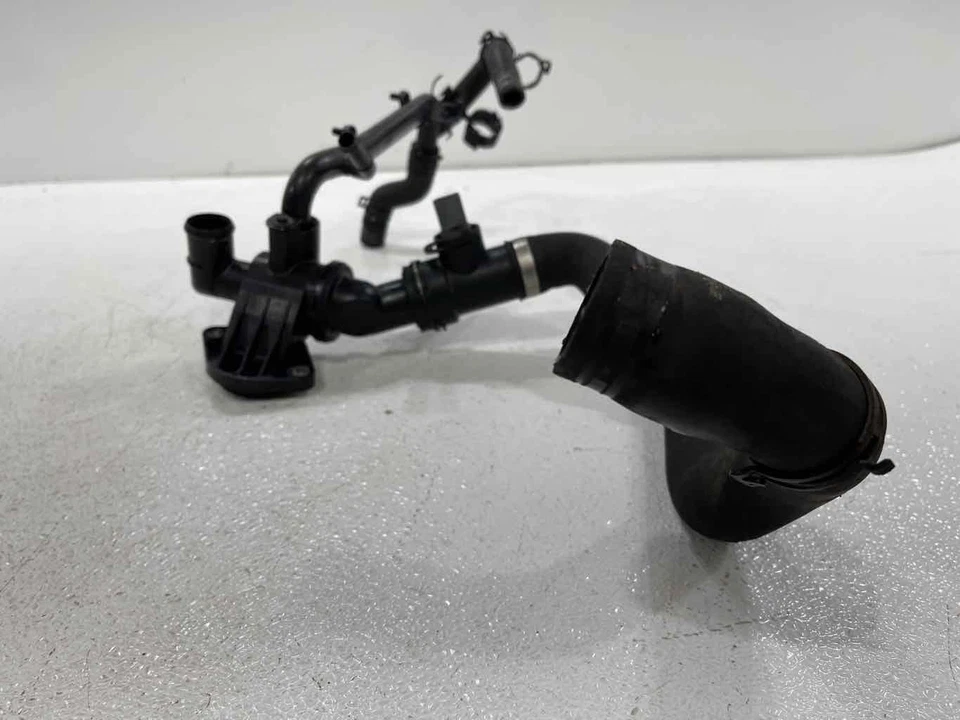 Se adapta a VOLKSWAGEN GOLF GTI 2006-2009 2,0 L carcasa termostato con mangueras OEM Foto 2 de 4