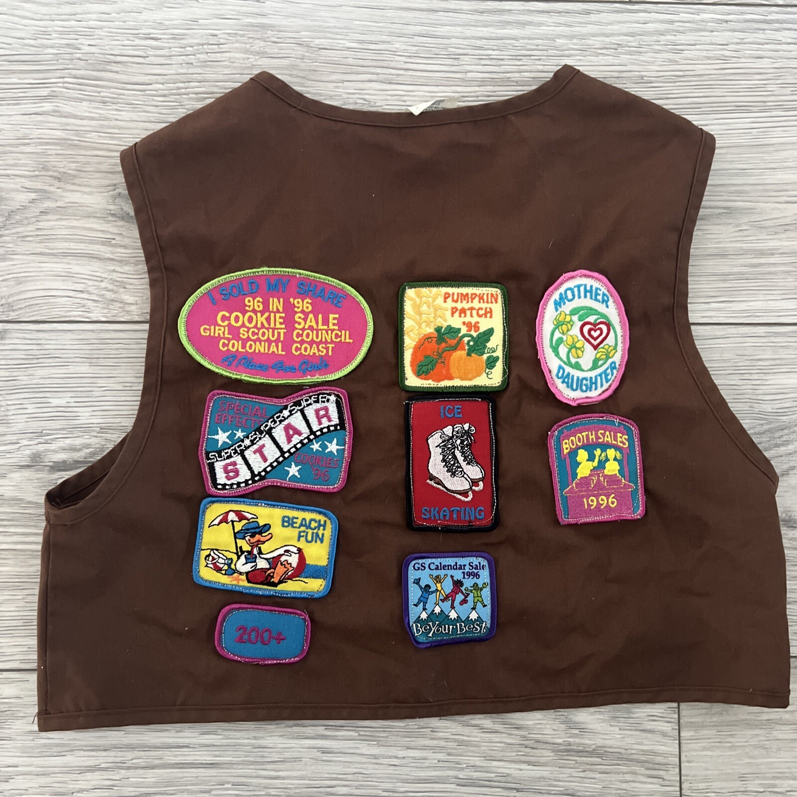 Vintage 1990’s Girl Scout Brownie Vest Uniform 20 Patches + Pins Medium