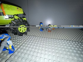 LEGO Power Miners Thunder Driller 8960 . 100% complete Vehicle & Minifigures