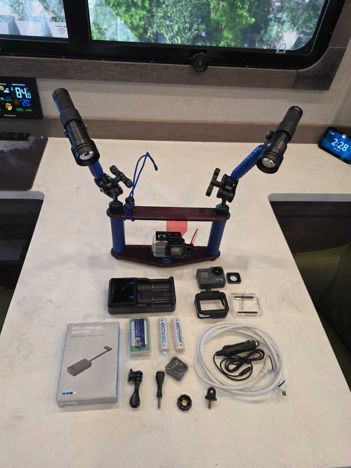 Diving Tray / Stabilizer Rig / With GoPro Hero 6 & Dual BigBlue AL1200WP Lights - Image 2 of 4