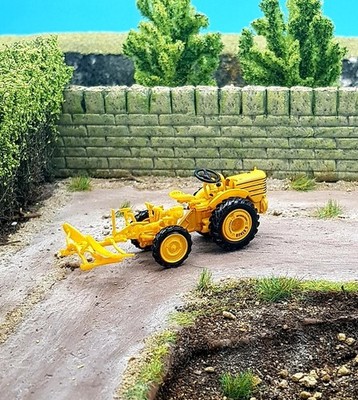 Universal Hobbies Staub Ernte Bauernhof Traktor Maßstab 1:43 50er Jahre Modell NEU