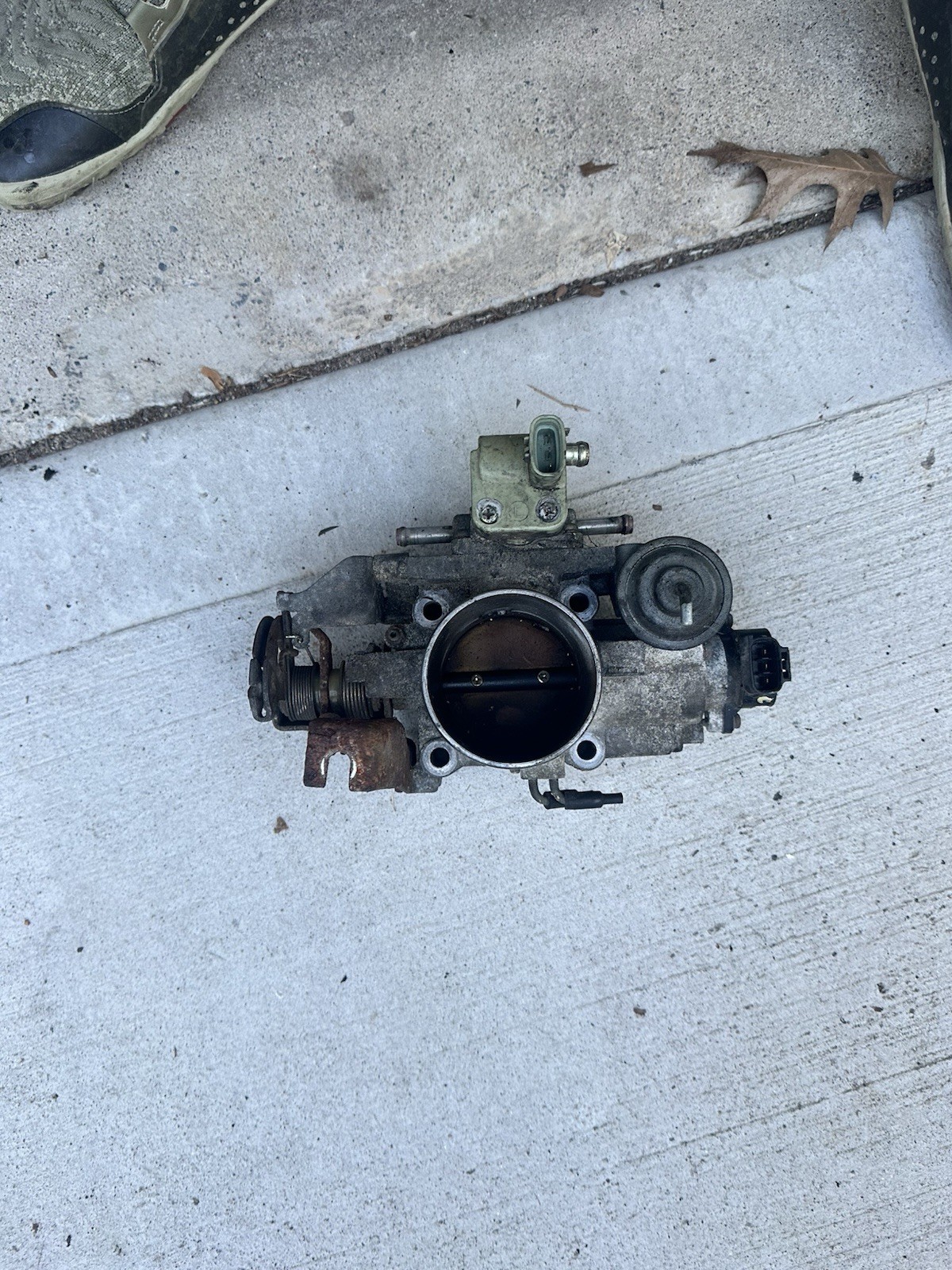 1996-2000 Toyota 4Runner 6 cylinder 5VZFE Engine AT Throttle Body