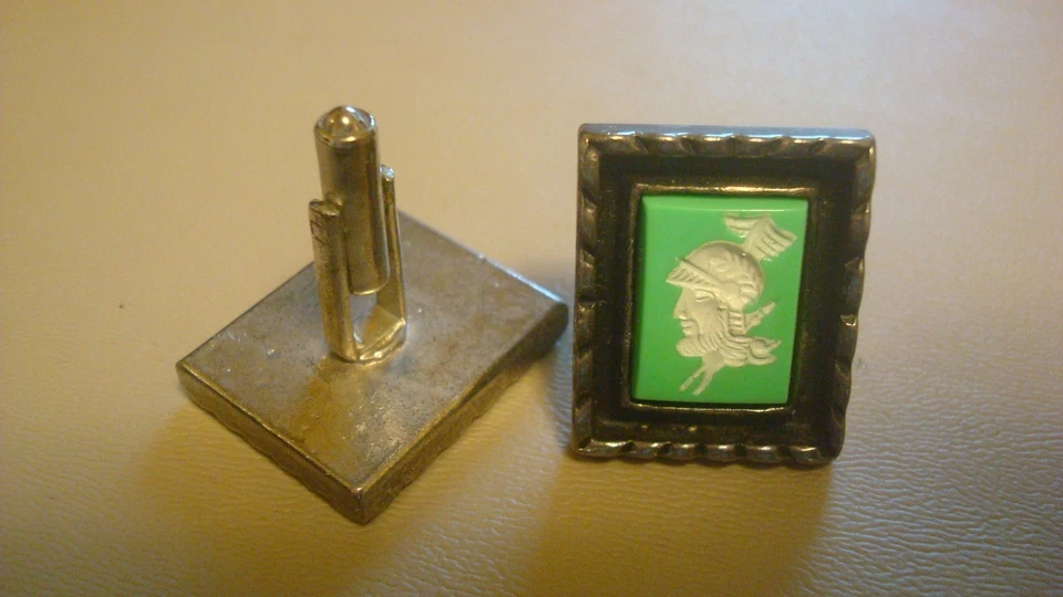 Gemelos de colección con casco guerrero verde intaglio centurión griego romano tono plata Foto 2 de 4