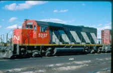 CNR 5237 SD-40, Moncton, NB, 09/88; Kodachrome Original 