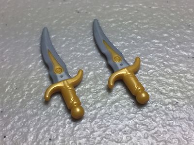 - Pearl Light Gray Minifig Weapon Hand Dagger X2 LEGO