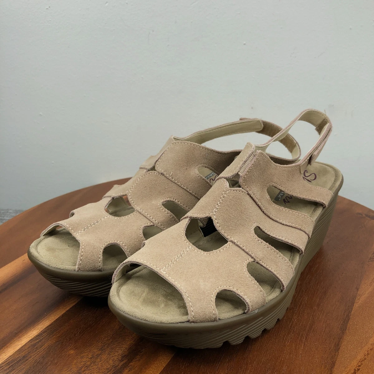 Skechers parallel hotsell dream queen tan
