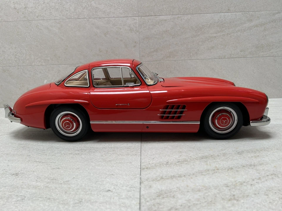 Ixo Collections Mercedes 300 SL 1/8 - Immagine 3 di 4