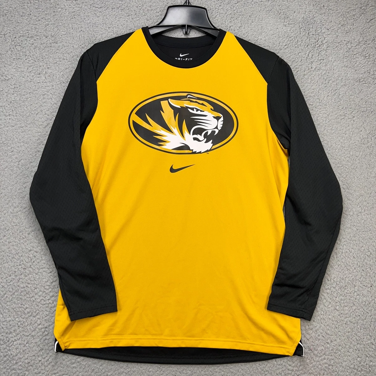 Nike yellow sales long sleeve shirt