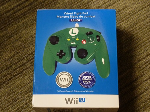 NINTENDO Wii & U OFFICIAL LUIGI FIGHT PAD CONTROLLER BRAND NEW HORI Smash Bros - Picture 1 of 2