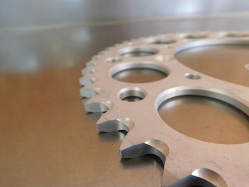Couronne alu neuve 53 dents RENTHAL 112U-520 Kawasaki 200/250 KDX 1985-2005 / 1 - Imagen 3 de 3