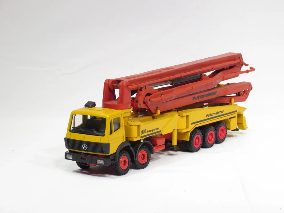 Mercedes Benz Putzmeister M52 Concrete Pumper - 1/50 - Conrad #3086 - MIB - Image 4 of 4