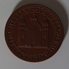 B&ouml;ttgerporzellan - gro&szlig;e Medaille Halle an der Saale - echt Mei&szlig;en
