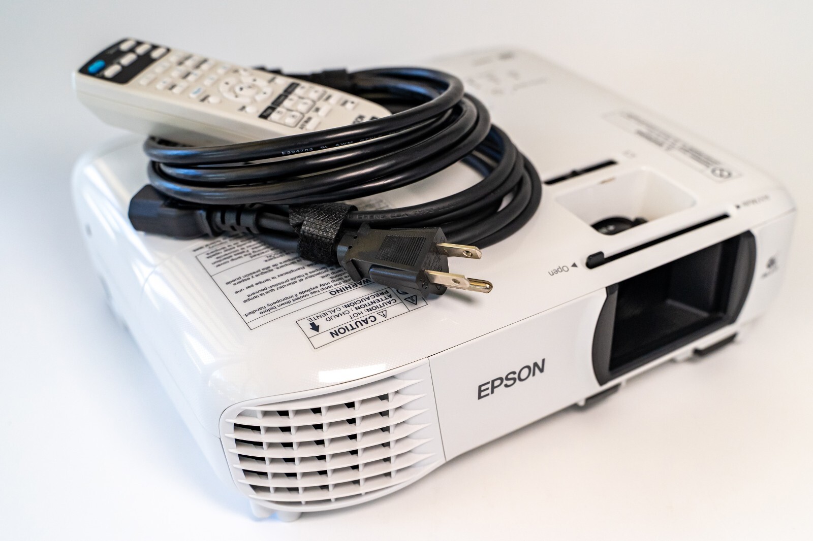 Epson Home Cinema 1060 1080p Full HD 3LCD Home Theater Projector