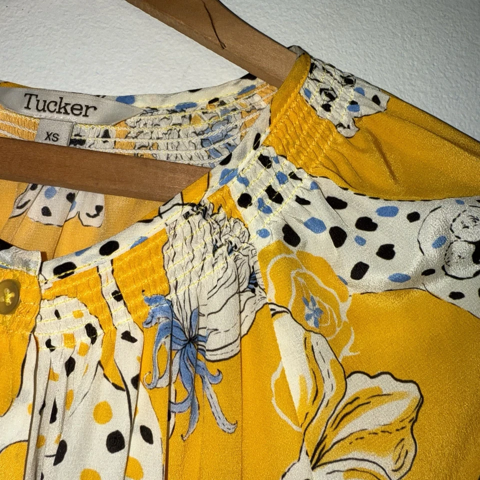 Blusa Camisa Top Mujer S Tucker NY Abotonada Amarilla Estampado Floral 100% Seda Foto 2 de 4