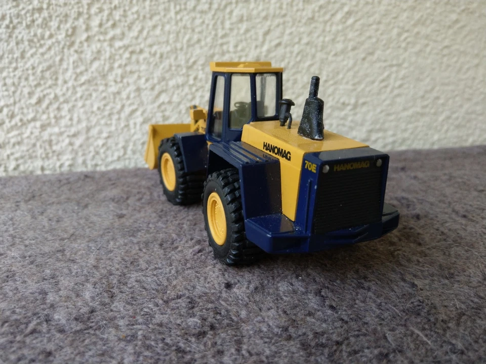 Conrad Radlader Hanomag 70E 1:50 Modell 2425 - Bild 4 von 4