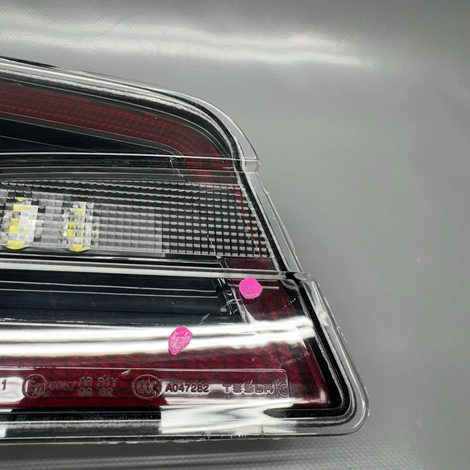 LUZ TRASERA INTERIOR IZQUIERDA TESLA MODELO S 2012 2013 2014 2015 OEM 6005922-00-E Foto 4 de 4