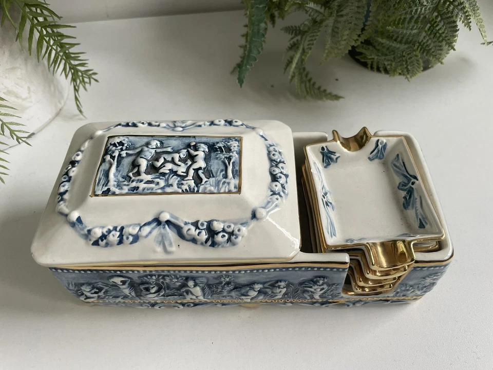 Vintage Capodimonte Cigarette Holder Case & 4 Small Ashtrays Italian Blue Cherub - Image 3 of 4